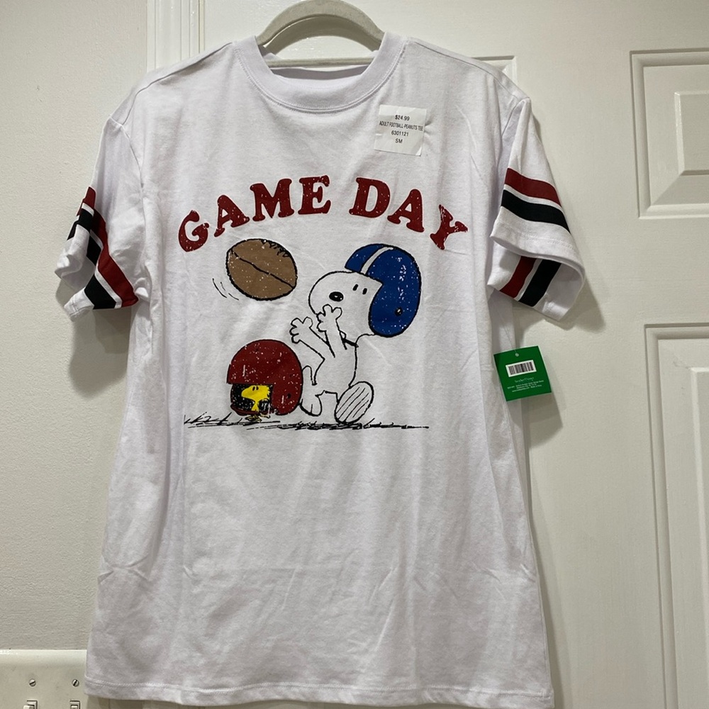 NWT.  Unisex, adult size small, “Peanuts”, T-shirt.